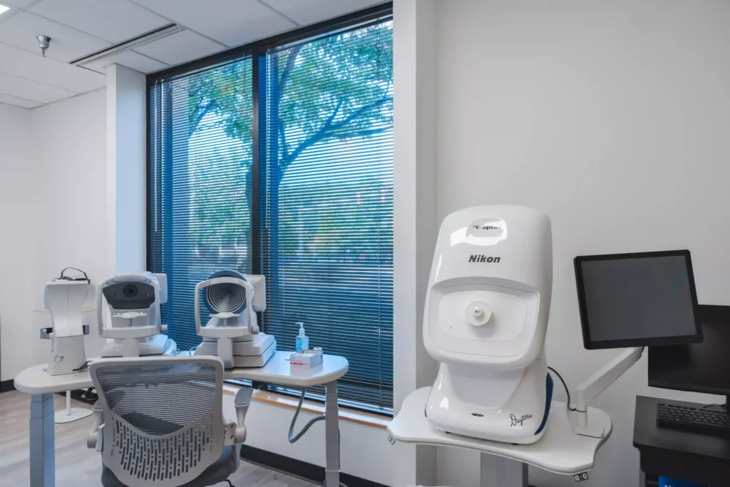 Retinal imaging equipment at Solaire Vision in Oakton, Virginia